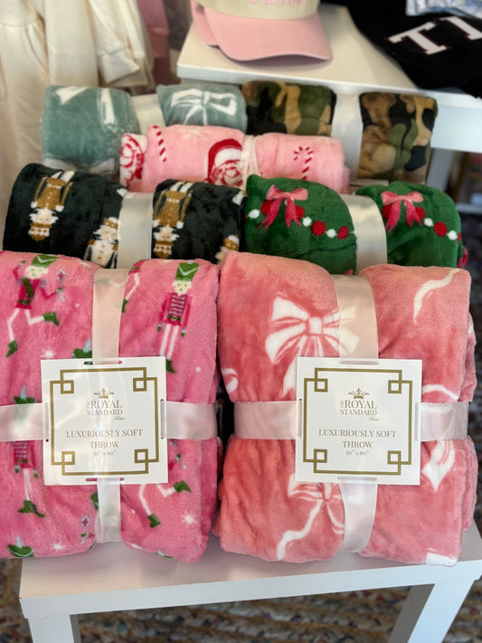 Plush throw blanket