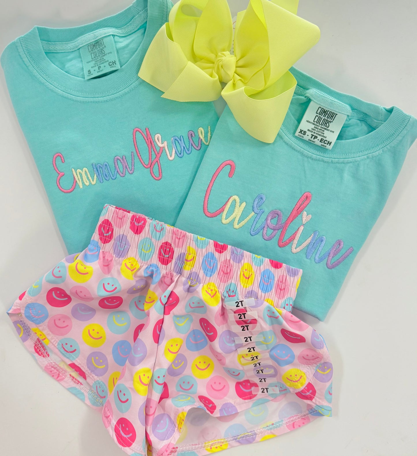 Happy days cursive tee