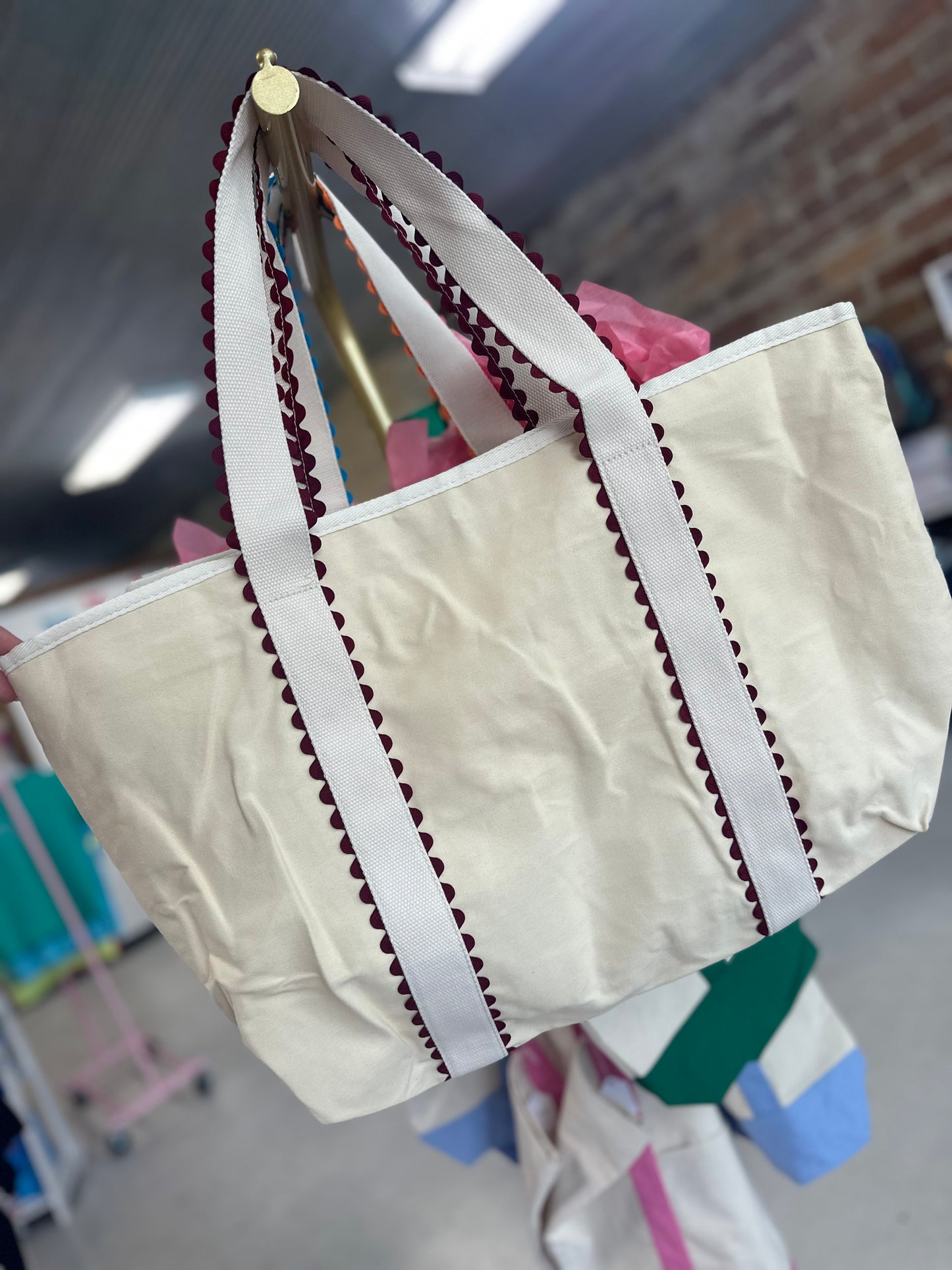 Scalloped tote