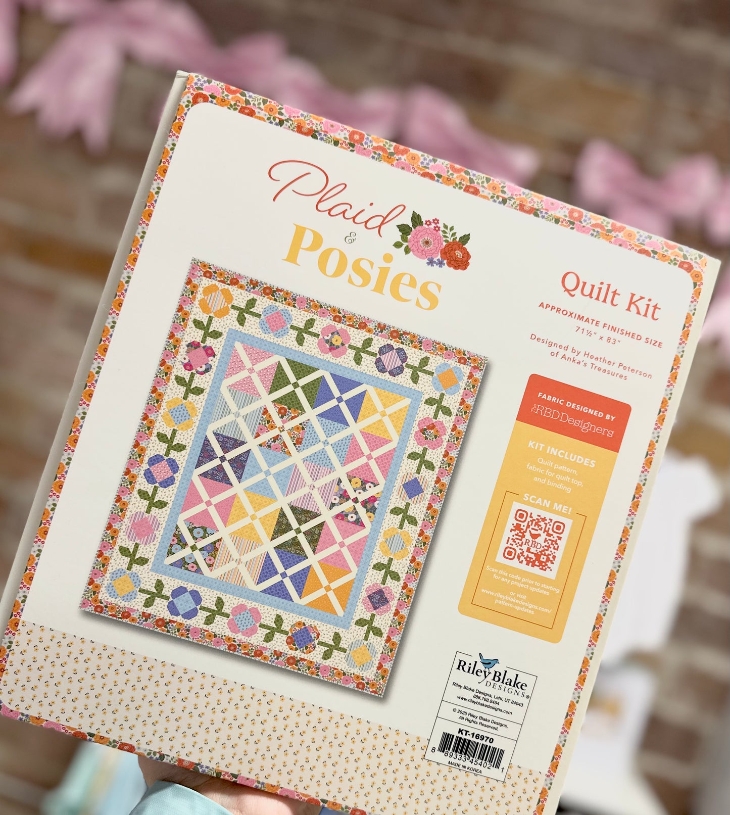 Plaid and Posies Quilt Set