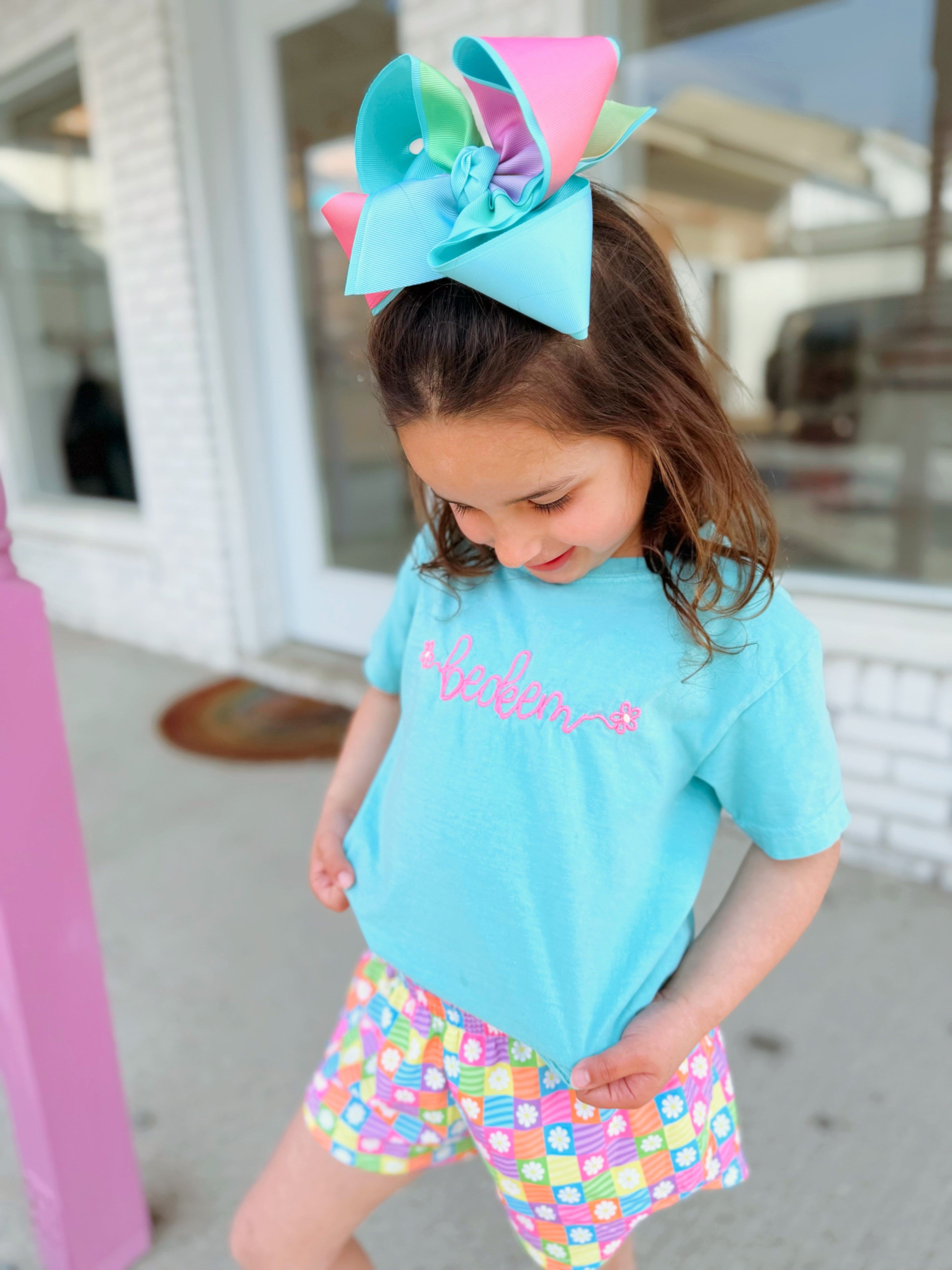 Name and daisies tee