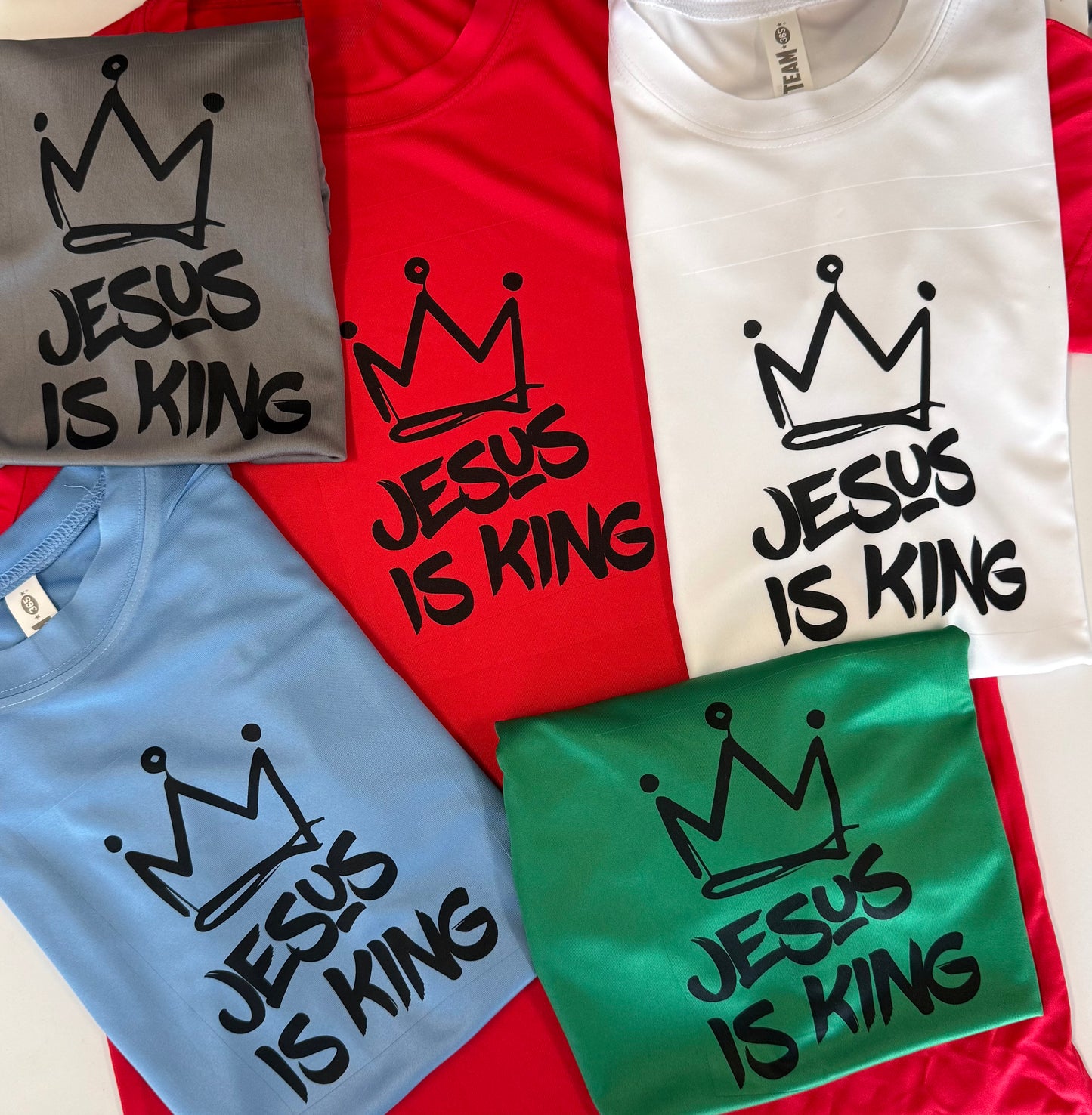 Jesus is king tee